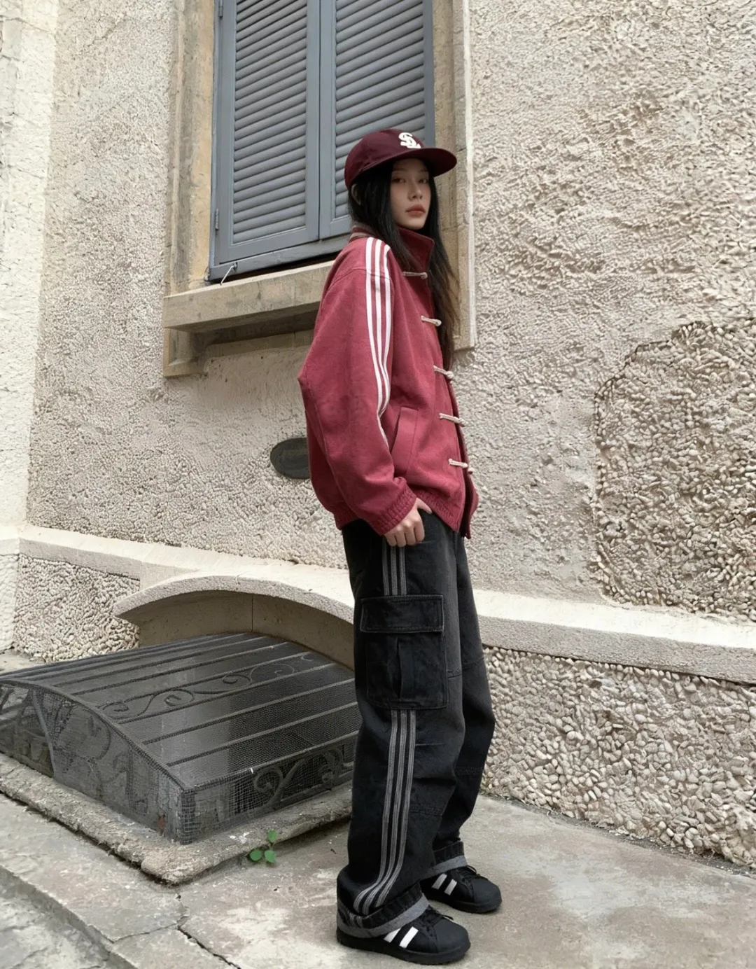 No watermark upper body rendering 𝟭𝟬𝟰𝟵𝟲# Exclusive real shot/difference between various stolen pictures and online version on the market [𝗮𝗱𝗶𝗱𝗮𝘀Clover three-stripe workwear embroidery𝗹𝗼𝗴𝗼 jeans] Retro cool ceiling, one pants to confer gods/Versatile men and women Same Style ✅Full set of 1:1 customized accessories ➕Customized three-label ➕𝗬𝘂𝗮𝗻 version hangtag ➕𝗹𝗼𝗴𝗼 packaging bag🔥 ➕Scan the tag to enter the official website. ✅Top Original version, ins Xiaohongshu Getwu Kuaishou and many bloggers wear it. 💥 Weld sports genes and workwear aesthetics together! This pair of clover pants can be worn all year round. ✅ Classic clover is full of DNA. The iconic three stripes + White clover logo on the side are full of retro feeling and full of recognition. At a glance, you can see the high-end feeling of Adidas, and the trendy identity is directly sealed. ✅ Workwear + denim double buff superposition, heavy denim fabric + three-dimensional large pocket workwear design, stiff and stylish without collapse, Wear-Resistant, with a retro feel as you wear it, and an American street feel. ✅ The fairy wide-leg version, the king of hiding fat and slimming. High waist + slightly wide straight cut, perfectly modify the leg shape, pear-shaped body, thick legs stars are directly welded to the body! Your legs will become 30 to 70 minutes longer in seconds, and you will feel relaxed when walking. ✅ Full of details, high quality, neat open stitching, three-dimensional multi-pocket design, practical and stylish; complete original tags, restored Authentic details, full of upper body comfort, suitable for daily commuting, going out on the street, and going out on the street. ⭕The high version of the best products🐮is different from the junk products in the market🗯️The same picture but different prices means different versions. ❌Don’t be fooled by the same copywriters and pirated pictures from outside that mix and distribute high-luxury pictures at low prices. After comparing the quality, you will know where the gap is. Don’t lie. I don’t guarantee that my products are the cheapest, but I definitely guarantee that they are worth every penny of your hard-earned money! ‼ ️We don’t slash prices or lower prices, we supply products with heart and only make high-end versions!!! Breasts Jimei must see the details of my home clearly, the pictures of my home are all taken by the owner himself❤️ Color: Black Blue Size: S-2XL
